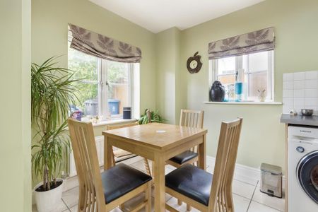 3 bedroom semi-detached house to rent - Photo 5