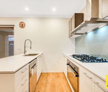 Bright & Beautiful! - Photo 4