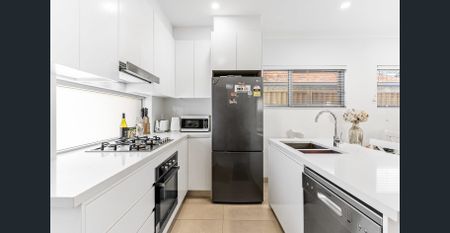 Ultra modern home in a sought after location - Photo 3