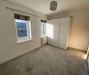 Woking, Surrey, GU22 - Photo 6