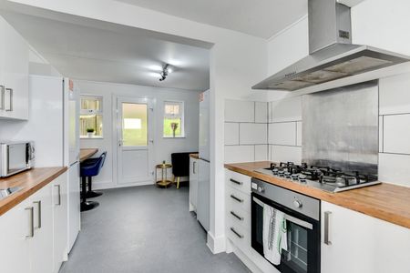 Room in a Shared House, The Crestway, BN1 - Photo 3