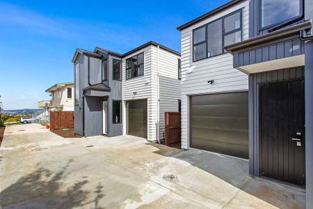 Stunning 4BR - Near New in Massey! - Photo 2