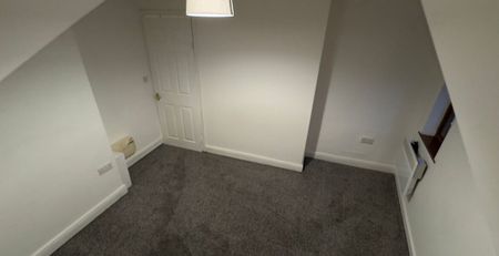 Flat 3, Parkfield Grove, Beeston, Leeds, LS11 7LS - Photo 2