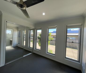 Ultra Modern and really close to beach - Photo 5
