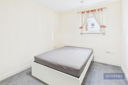 1 bedroom in a house share to rent - Photo 2
