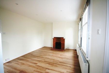 1 Ashford Cottages, Ashford Lane, Dorney,SL4 - Photo 4