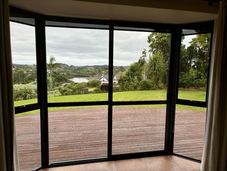 EXECUTIVE MODERN HOME – RARERE TERRACE WITH INLET VIEWS - Photo 2