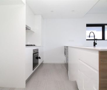 Modern 4-Bedroom Townhouse - Photo 2