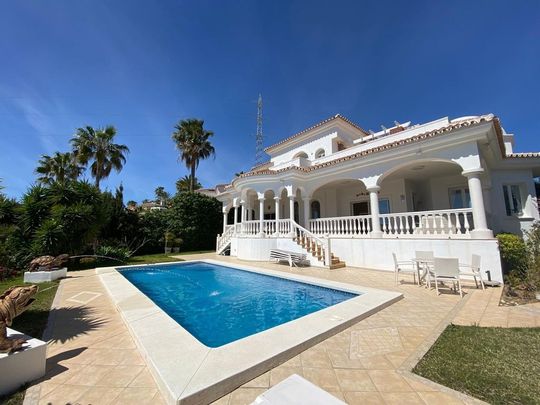 Luxury Villa for rent in Mijas Costa, Spain - Photo 1