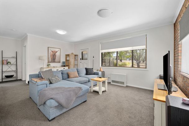 Comfortable & Convenient Home Near Kennington Reservoir - Photo 1