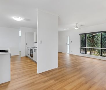 SPACIOUS FAMILY HOME IN SOUGHT AFTER EDMONTON! - Photo 6