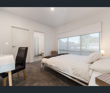 *** Beautiful 3 Bedroom 2 Bath Townhouse - Walk to Hospital and in ... - Photo 4