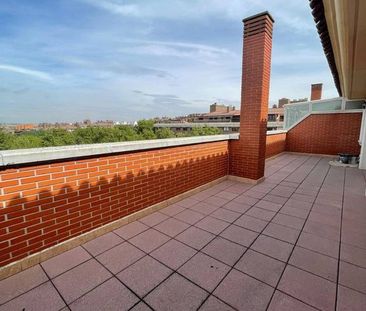 4 room luxury penthouse for rent in Madrid, Spain - Photo 1