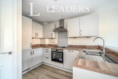 4 bedroom townhouse to rent Willowsway Road, Wixams, Bedford, Bedfordshire, MK42 - Photo 5