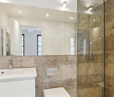 Moderniseret lejebolig med 2 badeværelser, altan og elevator - nabo... - Photo 5