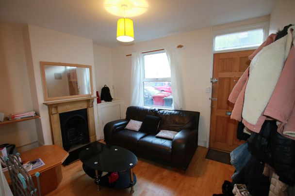 3 Bed Terraced House, Blenheim Gardens, RG1 - Photo 1