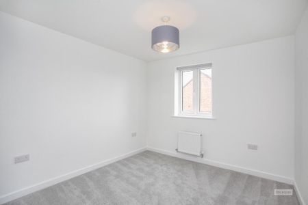4 bedroom semi-detached house to rent - Photo 2