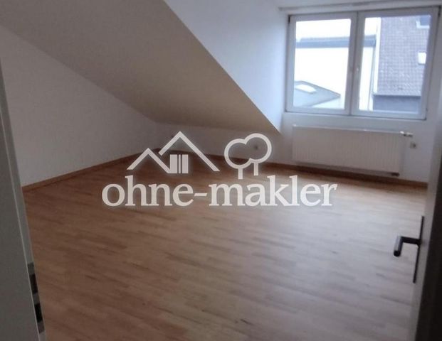 Schöne gemütliche ruhige 2 Zimmer Dachgeschoss Wohnung - Photo 1