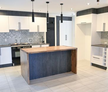 MODERN COASTAL LIVING WITH STYLISH INTERIORS, SHED & SPACIOUS ENTER... - Photo 5