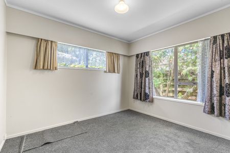 Tidy 2-bedroom unit (middle unit) - Photo 2