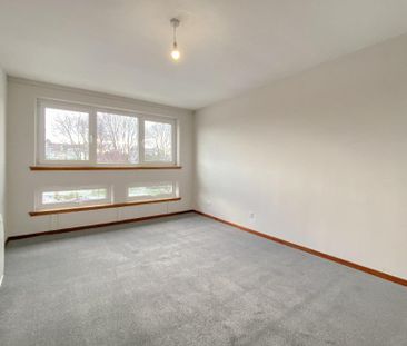 3 bedroom flat to rent - Photo 5