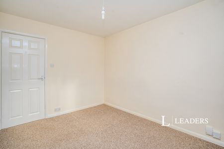 2 bedroom bungalow to rent Beaufort Road, Hampshire, Havant, PO9 - Photo 3