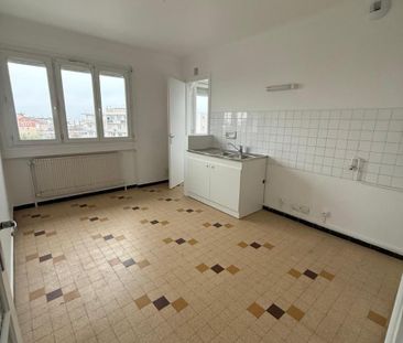 Location Appartement 4 pièces 79m² DECINES CHARPIEU 69150 - Photo 6