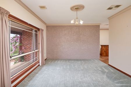 Large Family Home with Stunning Views - Photo 3