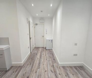 Monarch Close, Feltham TW14, London - Photo 5