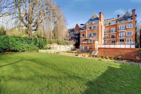 A recently refurbished one bedroom apartment situated in a luxury period property located on Fitzjohn's Avenue NW3. - Photo 5