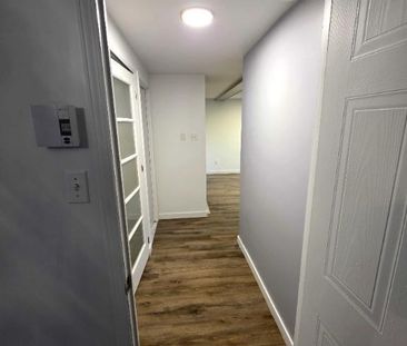 Superbe 3 ½ fraîchement rénové avec entrée privée – Secteur paisibl... - Photo 3