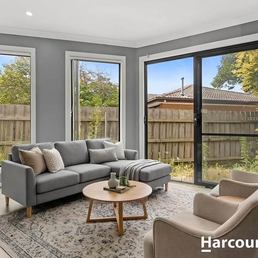 Charming Townhouse in Vibrant Dandenong! - Photo 1