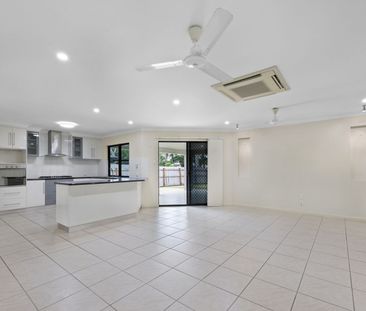 BEAUTIFUL FAMILY HOME - Photo 3