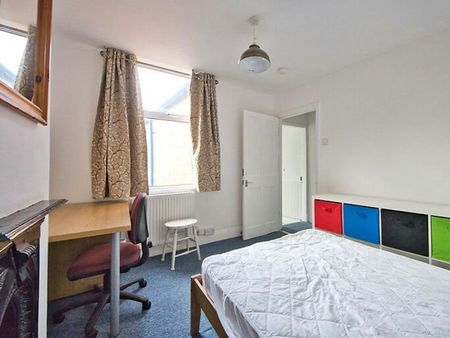 Avenue Road Extension, Clarendon Park, Leicester, LE2 - Photo 2