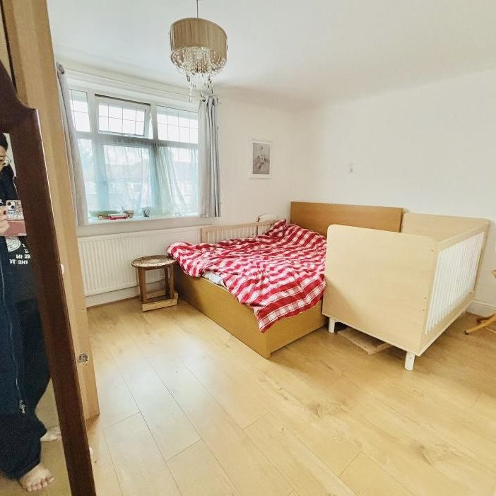 1 bedroom in a house share to rent - Photo 1