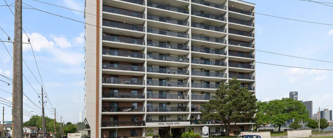 Royal Tower Apartments — 2 Bedroom, 1 Bath - Photo 1