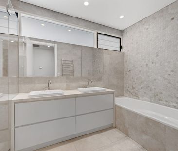 Freestanding, North-Facing Family Home - Photo 6