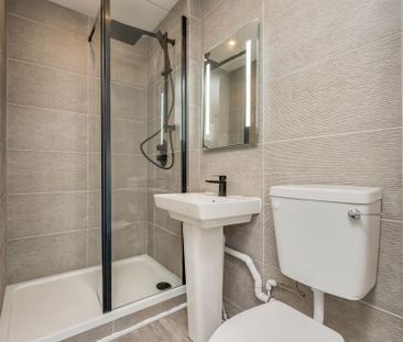 3 bedroom flat to rent - Photo 6