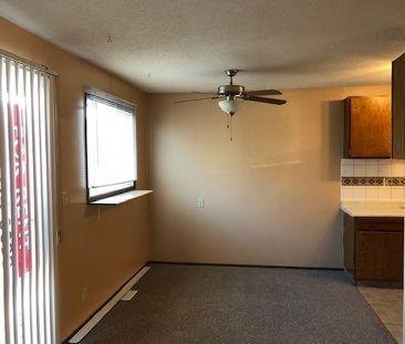 Spacious Upper Level 3 Bedroom Suite in Red Deer! - Photo 5