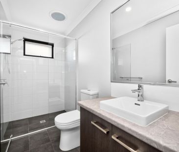 Brand new home awaiting its first family - Photo 5