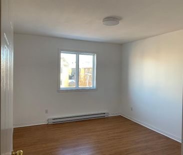 5 ½ (3 chambres fermées) à louer disponible immédiatement situé au ... - Photo 3