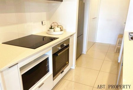 Come Home to Something Special at This Apartment. Unbeatable Location - Walk to Transport and Shops - Photo 2