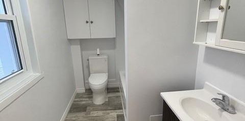 Appartement 4 1/2 au deuxièment étage très lumineux - Photo 2