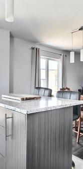 Superbe 4 1/2 + Bureau , LÉVIS, (St-David) 2ieme étage, air clim, 2 STATIONNEMENTS EXTÉRIEURS INCLUS, LIBRE LE 1ier mai 2026. - Photo 1