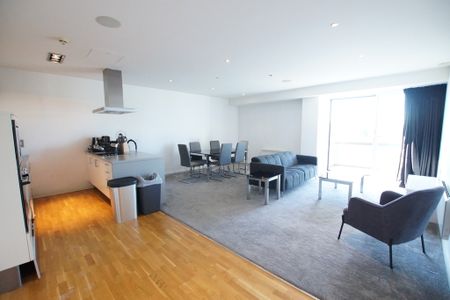 2 bedroom Apartment to let - Photo 3