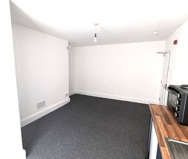 Bedsit, Southleigh Road, BS8 - Photo 2