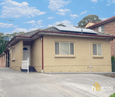 Bright & Spacious 3 Bedroom Villa Walking Distance to All Amenities - Photo 5