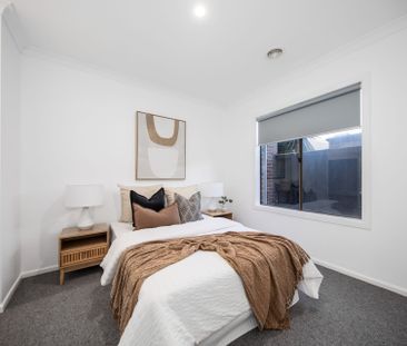 Modern chic, bright and spacious home in quiet convenient location - Photo 1