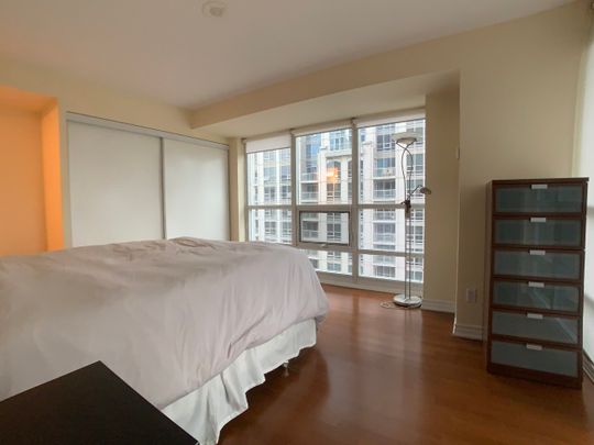 COLLEGE PARK PHASE II: Bay & College (761 Bay St) AD#1012902 - Photo 1