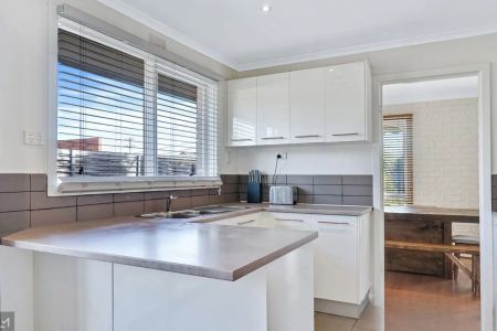 1 Prouse Place, Werribee. - Photo 3